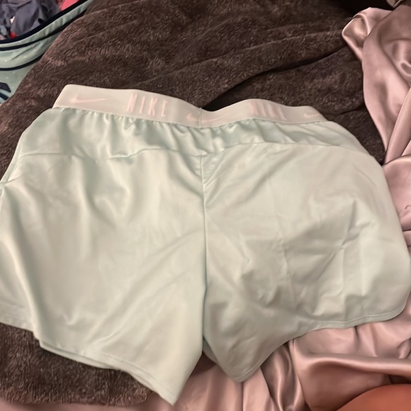 never worn - Picture 3 of 3